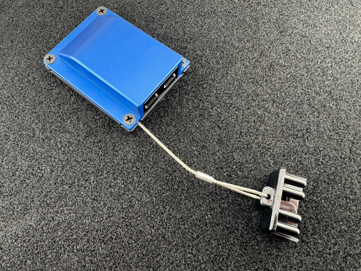 Duskie blue billet aluminium housing kit with 2-way 50A connector and dust cap for 4x4 vehicles.