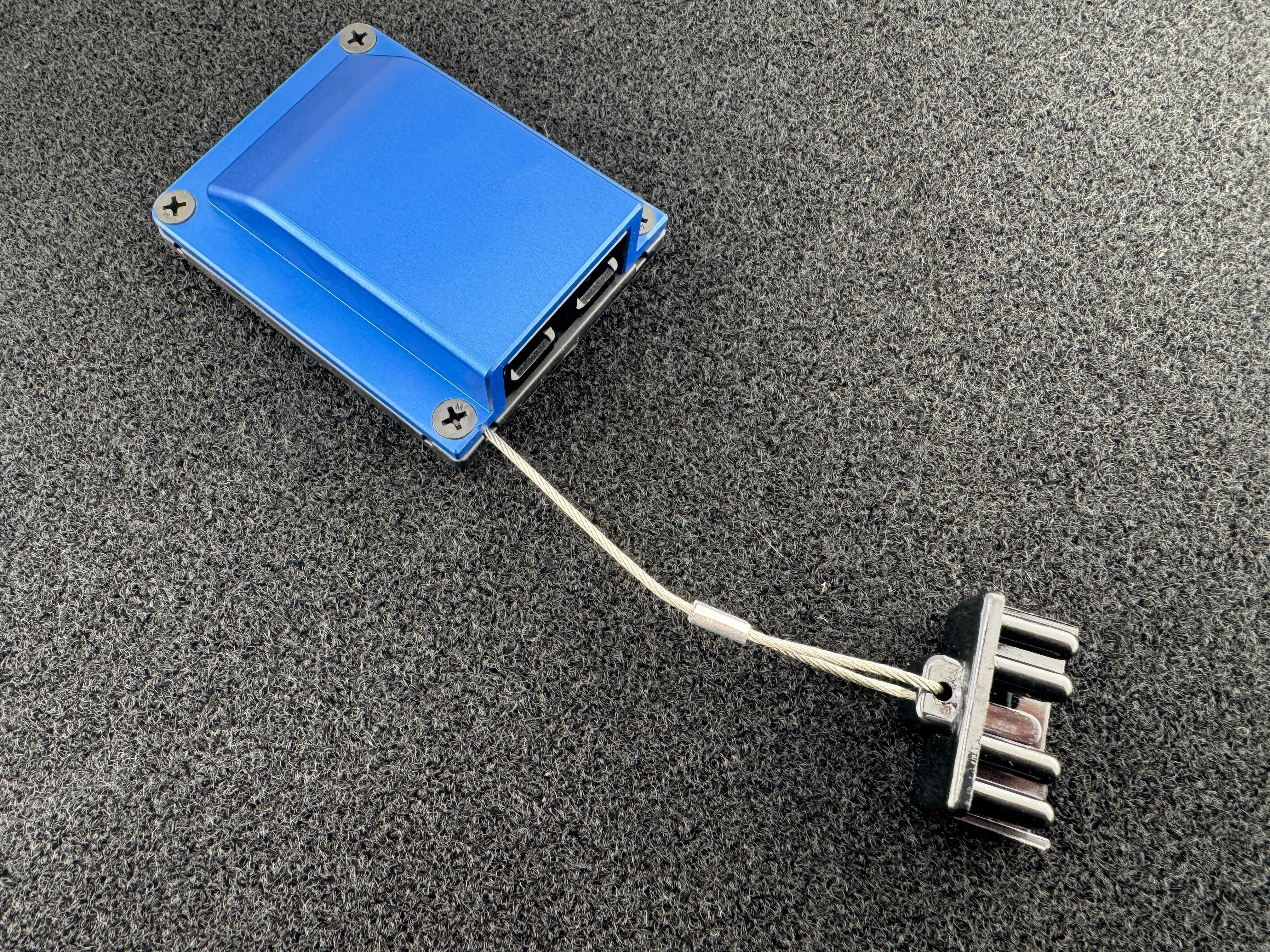 Duskie blue billet aluminium housing kit with 2-way 50A connector and dust cap for 4x4 vehicles.