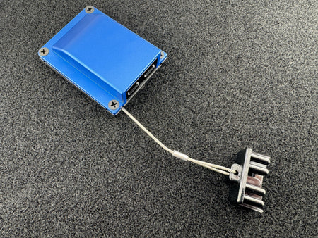 Duskie blue billet aluminium housing kit with 2-way 50A connector and dust cap for 4x4 vehicles.